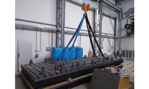 Dodávka a montáž litinového upínacího pole Stolle pro zkušebnu robotů